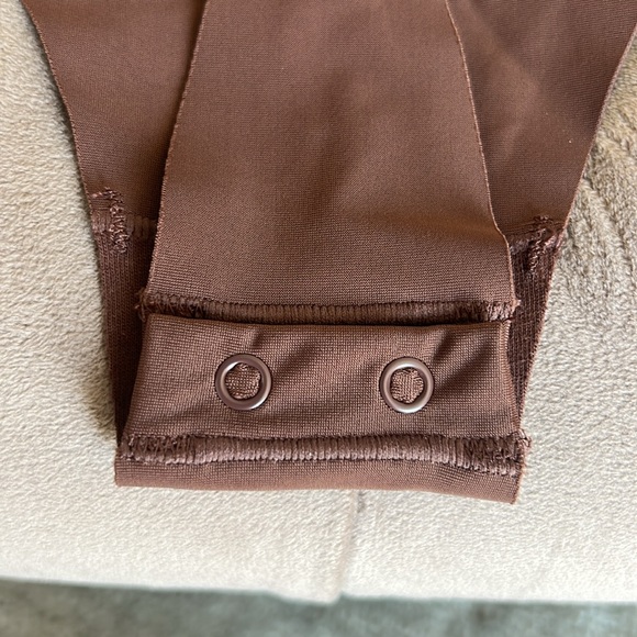 Skims Deep Plunge Shapewear Bodysuit - Picture 8 of 9